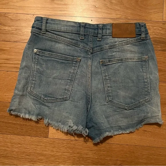 Zara Cutoff Jean Shorts - Picture 3 of 3